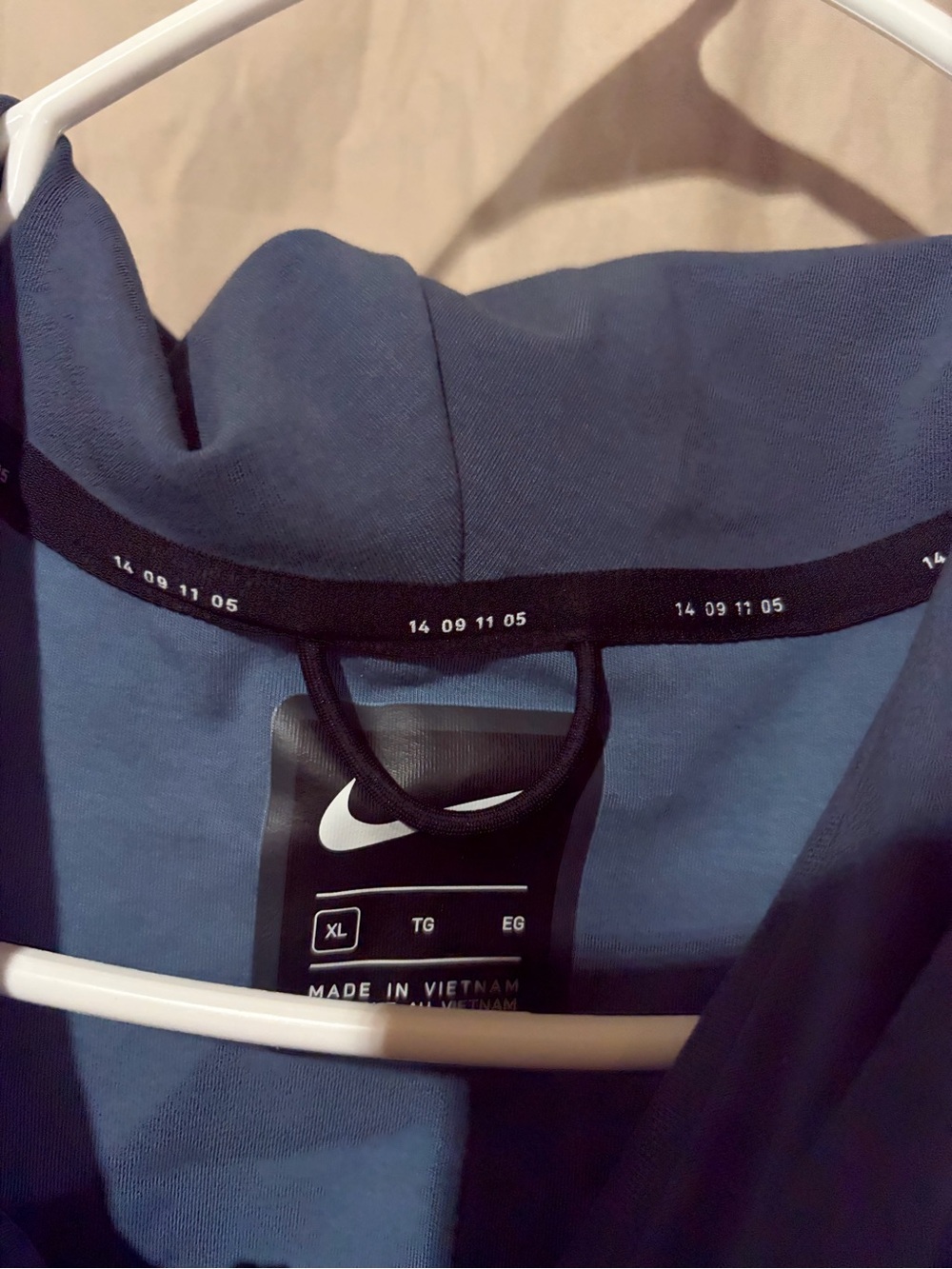 Nike tech jacket - Picture 2 of 5